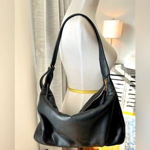 Black shoulder bag. Excellent condition.